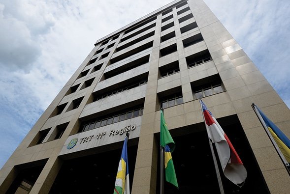 TRT-11 mantém indenização de R$ 30 mil para trabalhadora agredida em loja de artigos militares