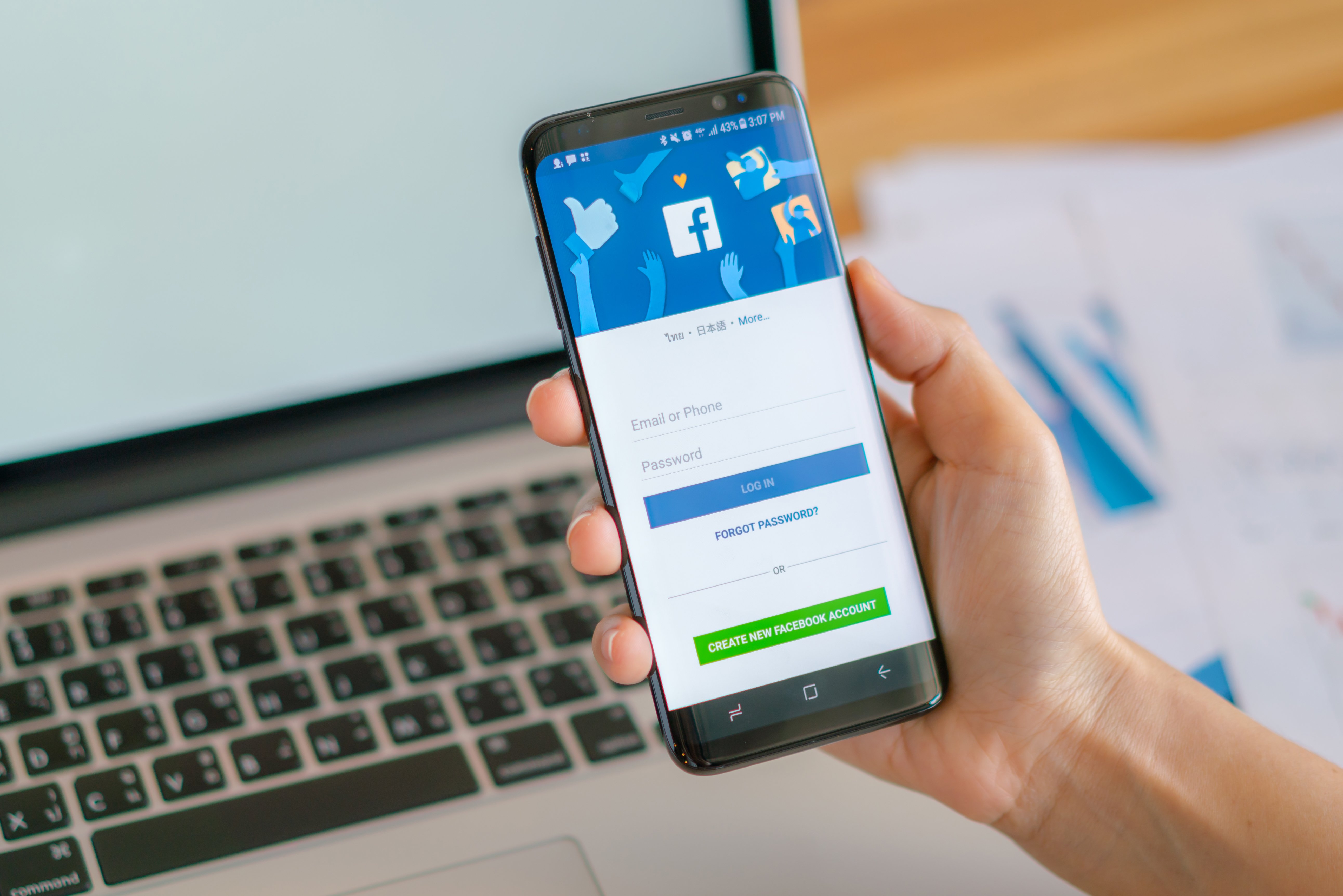 Justiça Eleitoral cobra explicações do Facebook e X sobre possível vantagem a Flávio