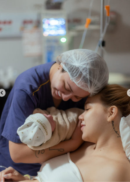 Nasce primeira filha de Mari Fernandez e Julia Ribeiro