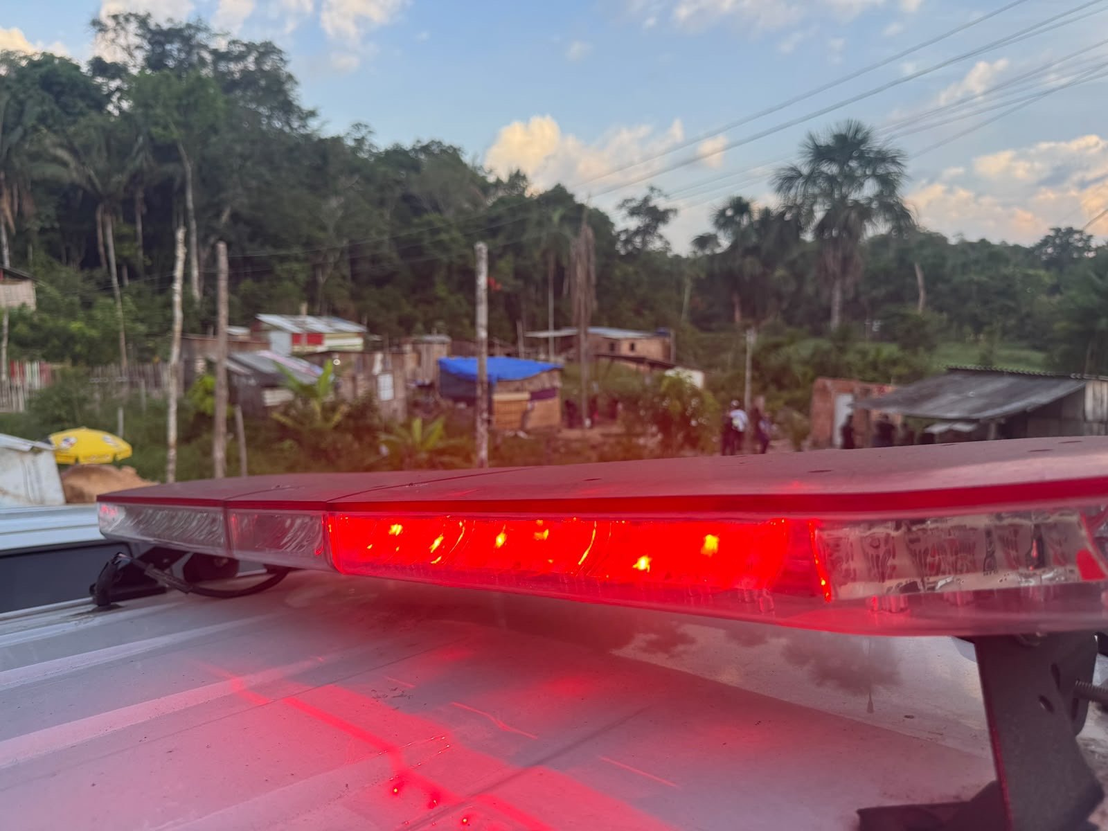 Corpo de homem com mãos amarradas é encontrado em igarapé no bairro Nova Cidade