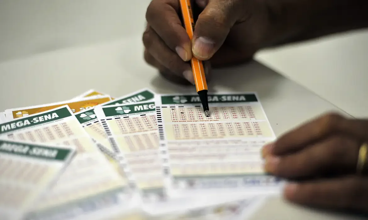 Ninguém leva prêmio da Mega-Sena e bolada milionária acumula para R$ 185 milhões