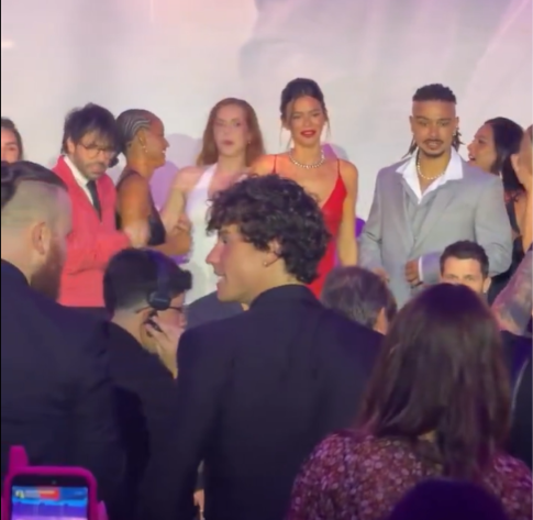 Shawn Mendes prestigia Bruna Marquezine em première de "Amor da Minha Vida"