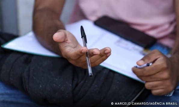 Inscritos automaticamente no Enem 2026 têm até domingo para escolher idioma de prova