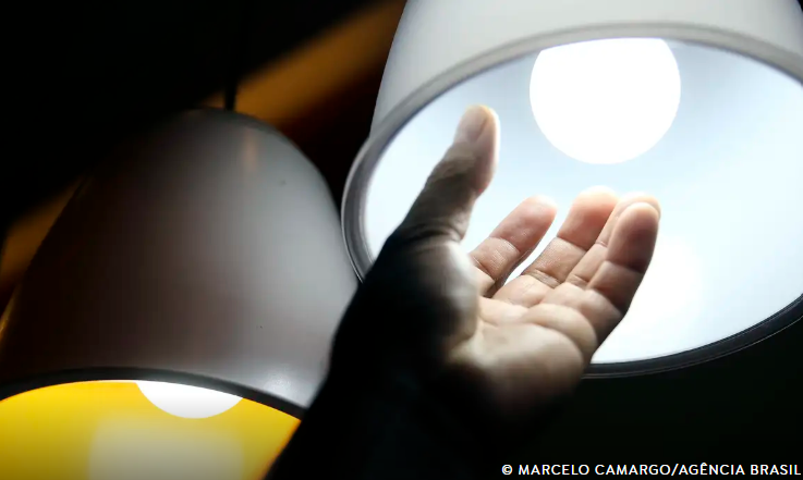 Conta de luz mais barata: Aneel mantém bandeira verde em novembro