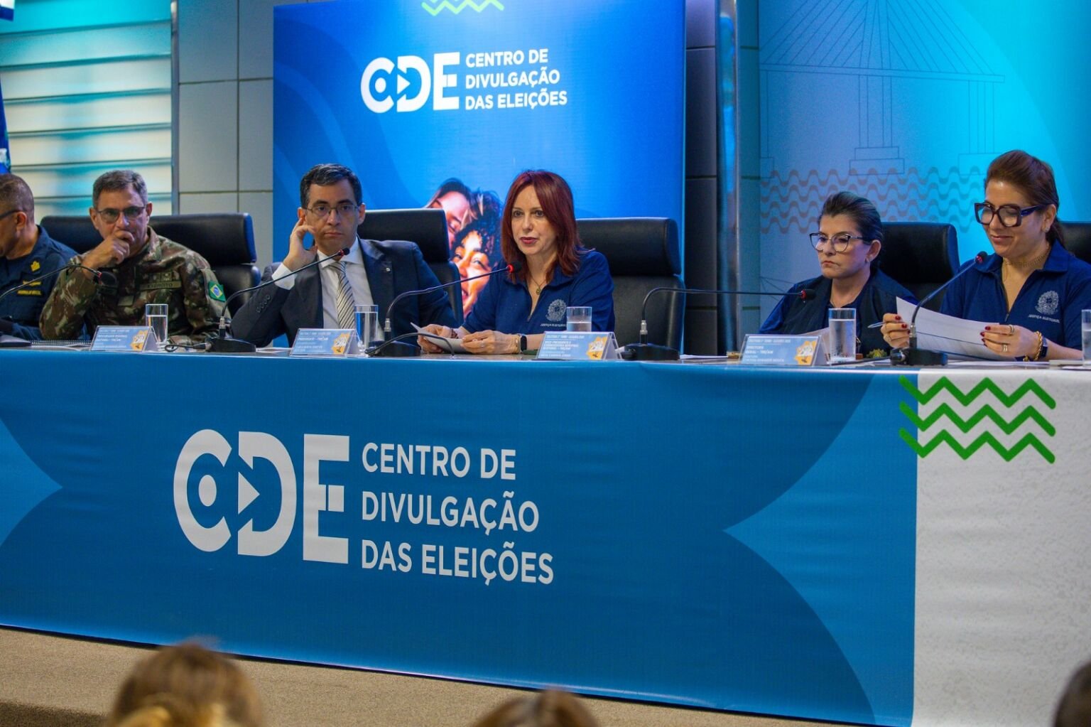 TRE-AM afirma que urnas encerradas não podem ser reabertas; outros estados dizem o mesmo