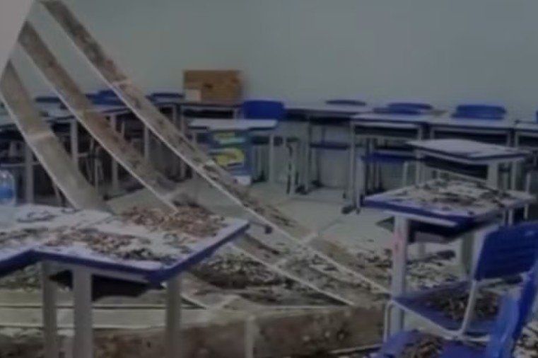Forro de sala de aula desaba durante votação em escola de Alagoas