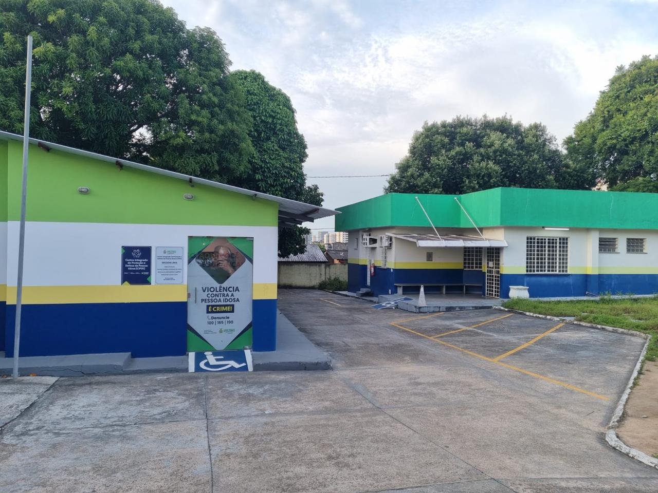 Homem é preso após ameaçar mãe idosa e quebrar portão de casa no São Jorge