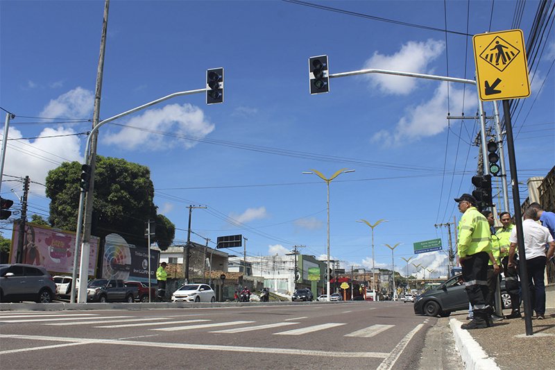 Idoso morre após ser atropelado na avenida Constantino Nery