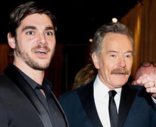 Ator de ‘Breaking Bad’ lamenta morte de 'filho' e destaca importância de buscar ajuda