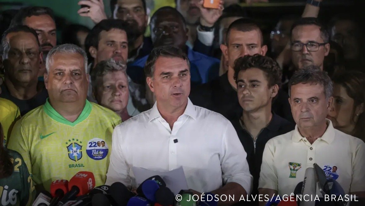 Em carta, Flávio Bolsonaro se autoproclama presidente eleito e repete, sem provas, fraude