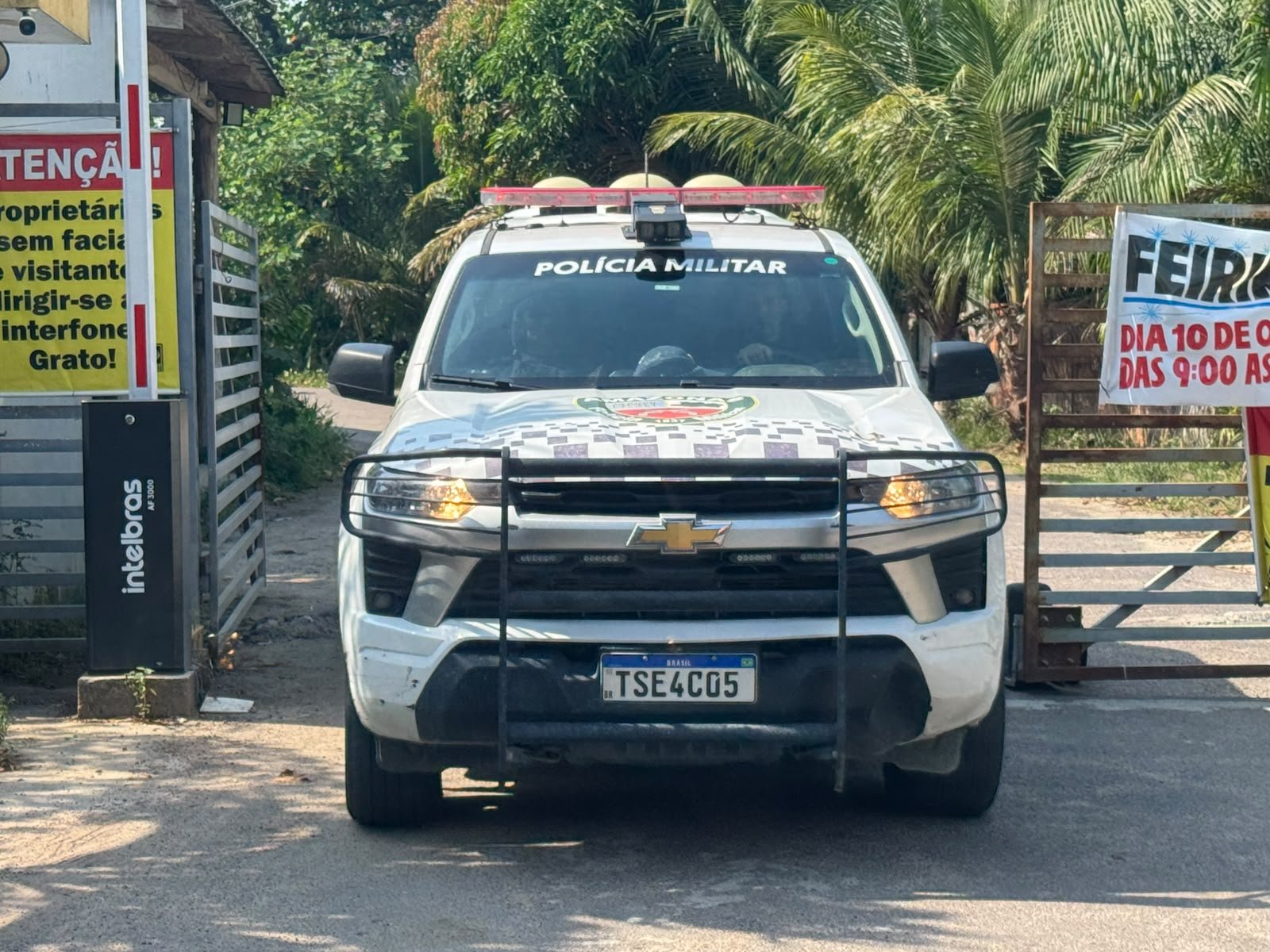 Dois homens são encontrados mortos com facadas pelo corpo em chácara na AM-010