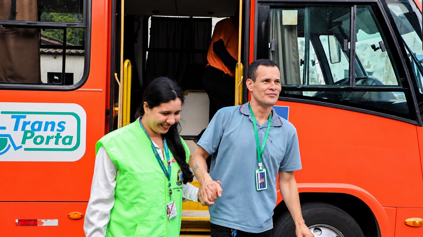 Transporte gratuito facilita votação de pessoas com mobilidade reduzida no Amazonas