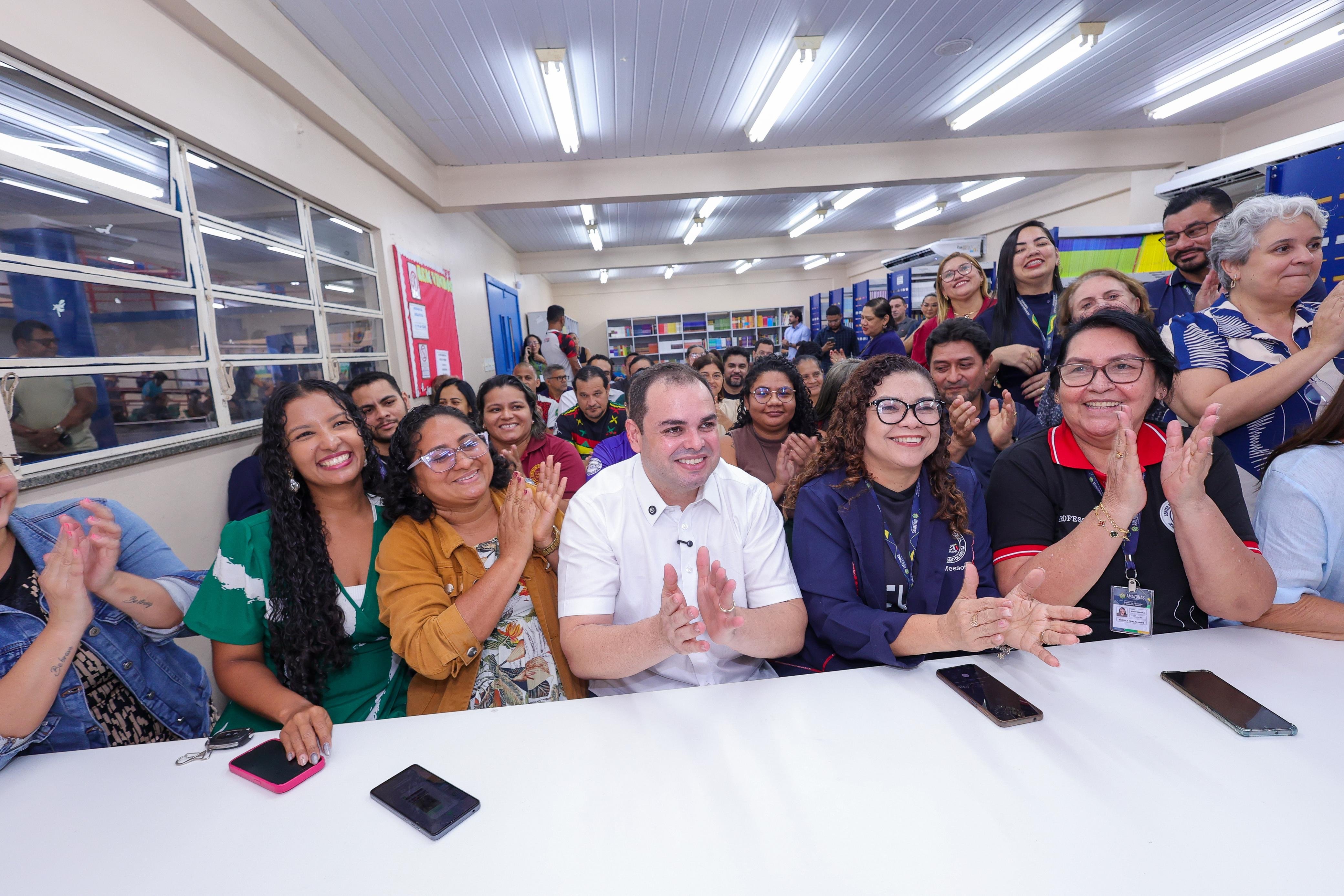 Roberto Cidade confirma abono do Fundeb até o fim de 2026 para servidores da Educação