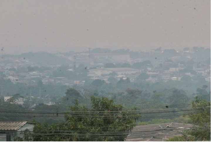 Manaus mantém aulas da rede municipal suspensas nesta sexta-feira (16) devido à fumaça