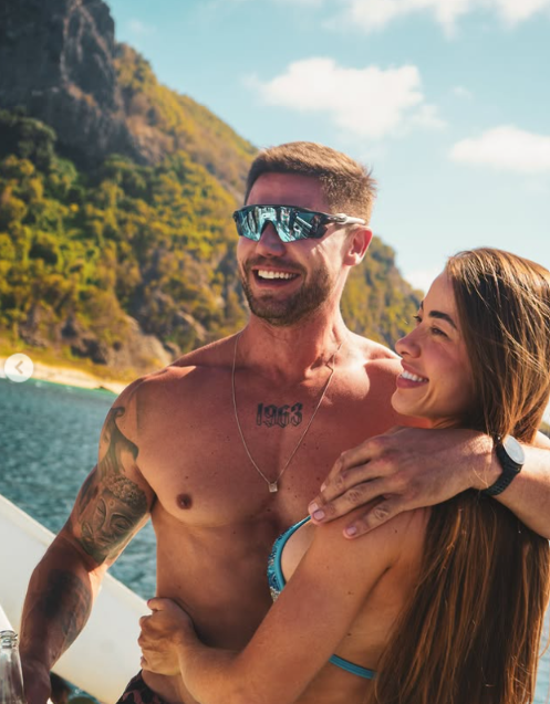 Assumidos? Jonas Sulzbach posta fotos com Elisa Klein após flagra de beijo