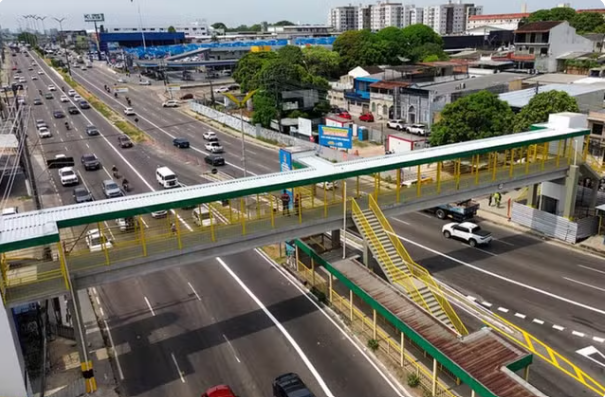 Passarela na Torquato Tapajós é liberada dois anos depois do acidente com carreta
