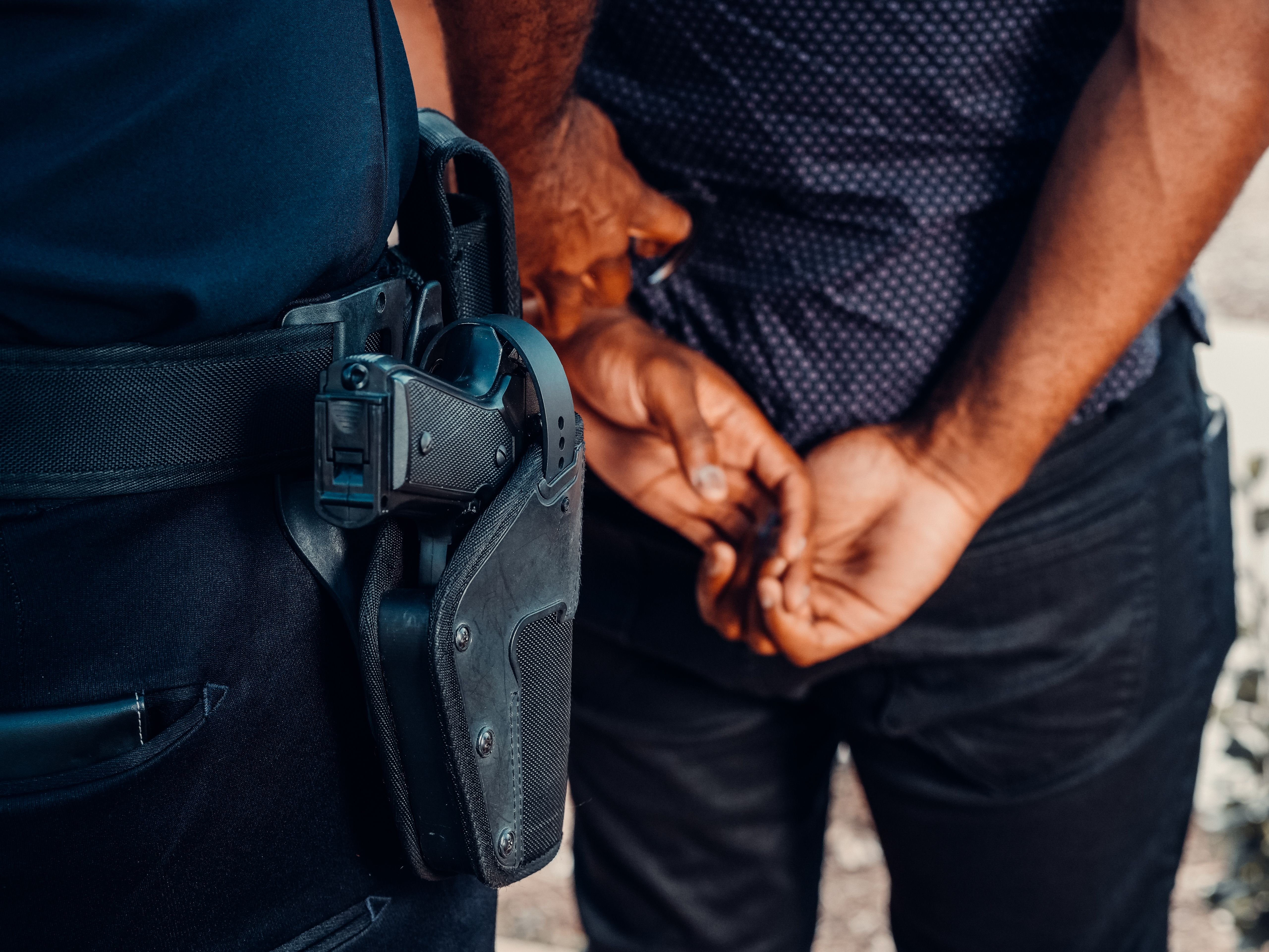 Confundido com foragido, motorista passa cinco dias preso injustamente em Manaus