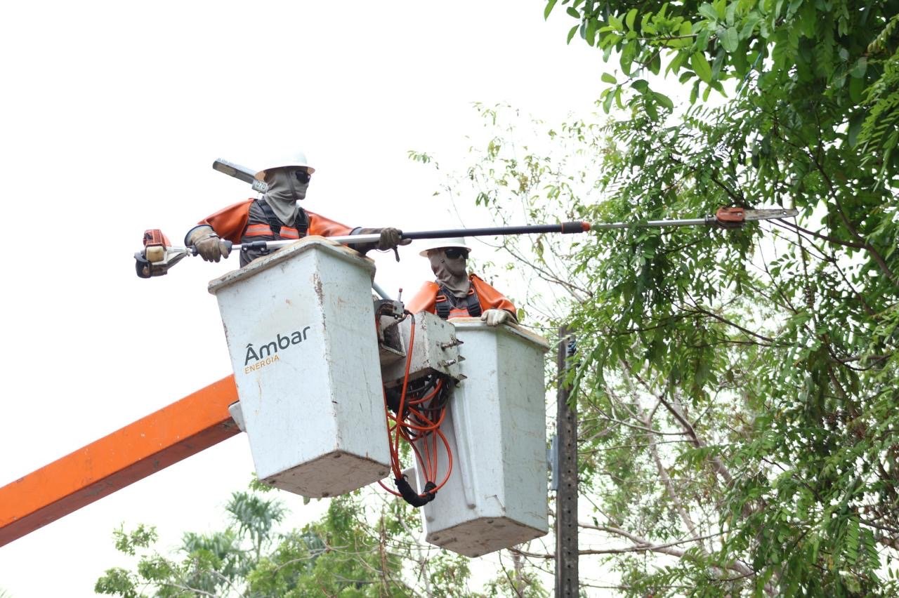 Âmbar Energia realiza 2,3 mil ações na rede elétrica do Amazonas em uma semana
