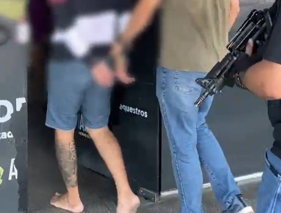 Polícia prende homem suspeito de executar mulher trans dentro de casa em Manaus