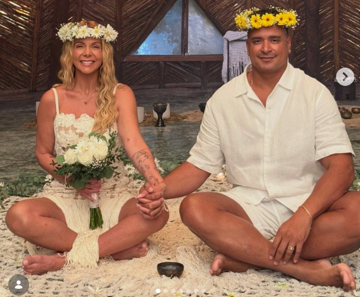 Carla Perez e Xanddy comemoram bodas de prata com renovação de votos no México