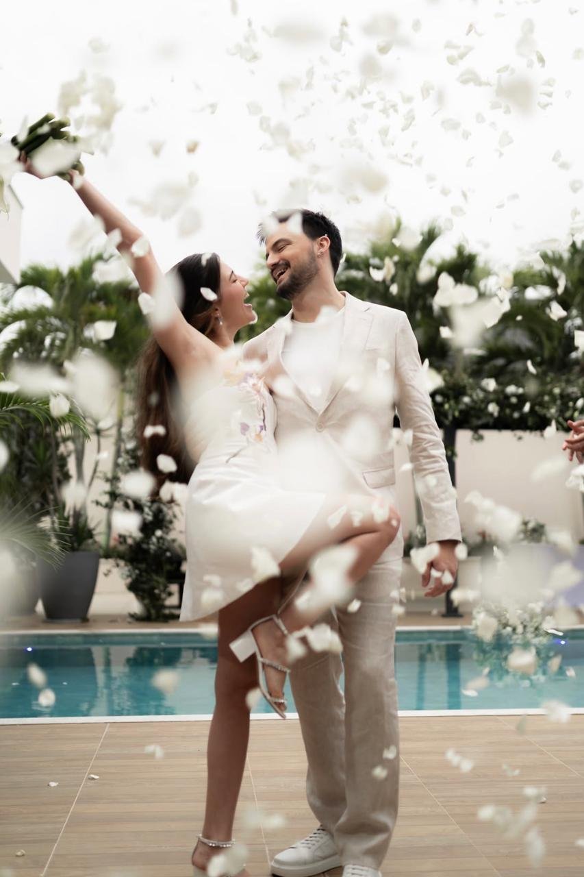 Felipe Neto se casa com Juliane Carvalho; veja fotos