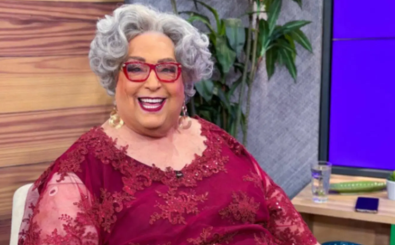 Mamma Bruschetta é socorrida após se engasgar nos bastidores da RedeTV!
