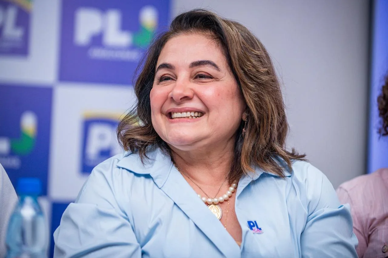 Maria do Carmo visita Feira da Banana e se reúne com aliados de Flávio Bolsonaro