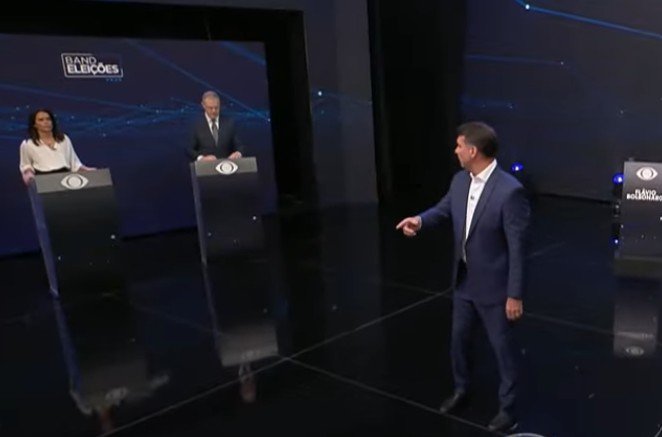 Debate entre Lula e Flávio termina com gritaria e intervenção de mediadores