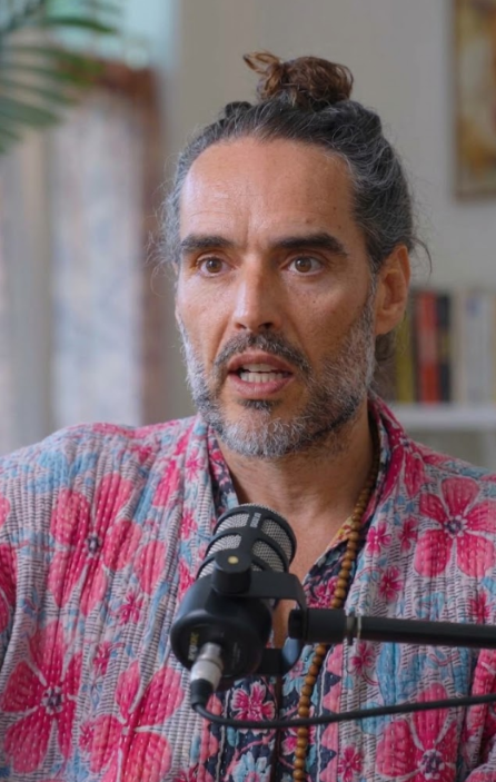Começa julgamento de Russel Brand por agressão sexual