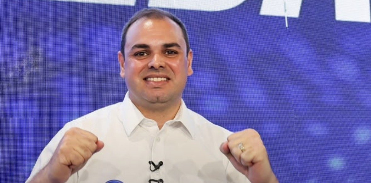 Roberto Cidade vota logo nas primeiras horas deste domingo em Manaus