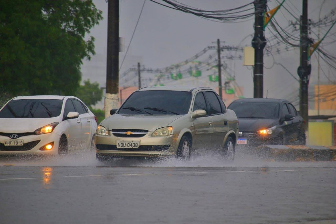 Chuva forte atinge Manaus e Inmet mantém alerta para tempestades com risco de granizo