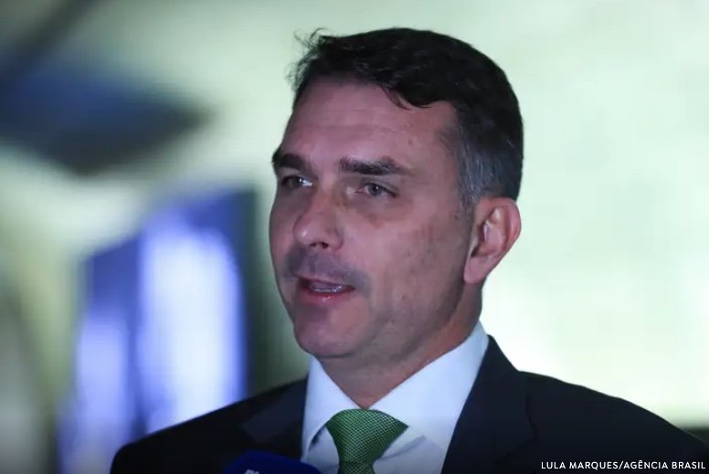 Sem mandato após 24 anos, Flávio Bolsonaro perderá foro privilegiado em 2027