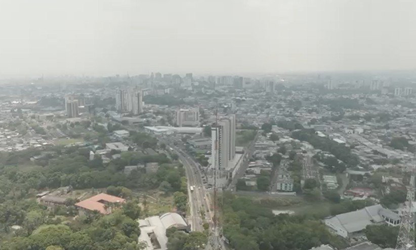 Qualidade do ar melhora em Manaus, mas segue em nível “muito ruim” na zona leste