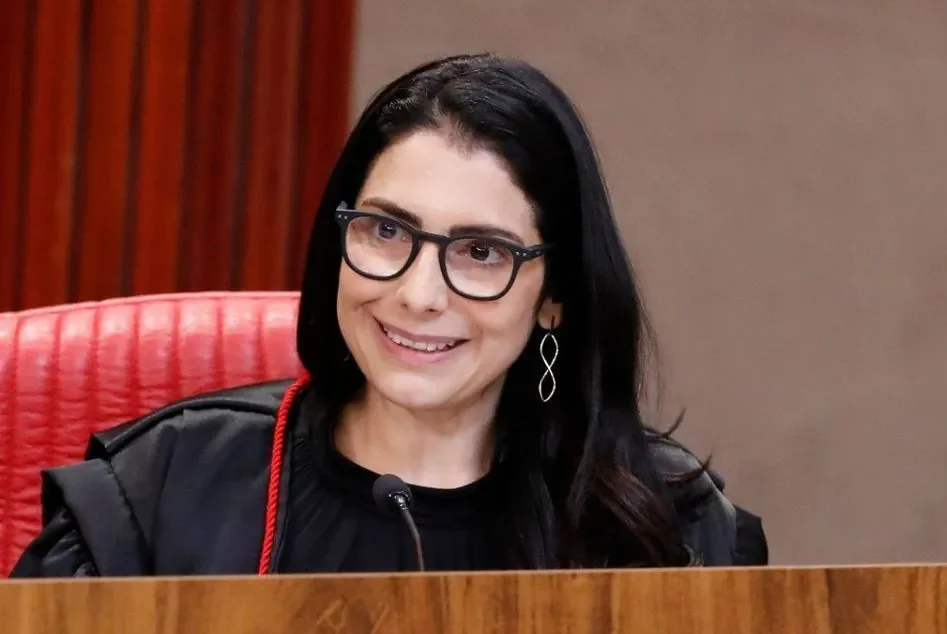 Vídeo de ministra do TSE em apoio a Lula repercute após cancelamento de debate da Globo