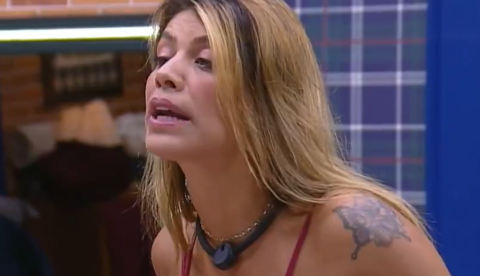 A Fazenda: Fran joga água no rosto de Ariela durante discussão: "otária"
