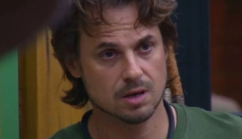 A Fazenda 18: Daniel Erthal se revolta com acusação de agressão