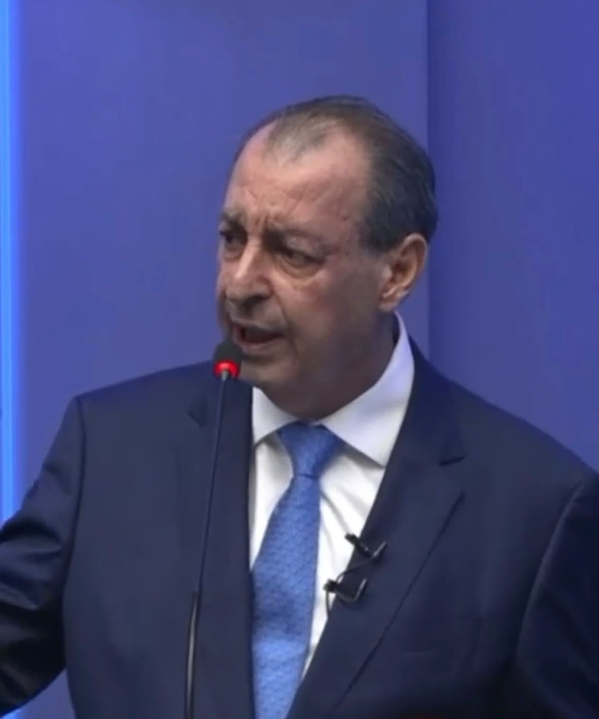 Omar Aziz questiona Maria do Carmo sobre uso de verba da Educação para pagar contas da Fametro; vídeo