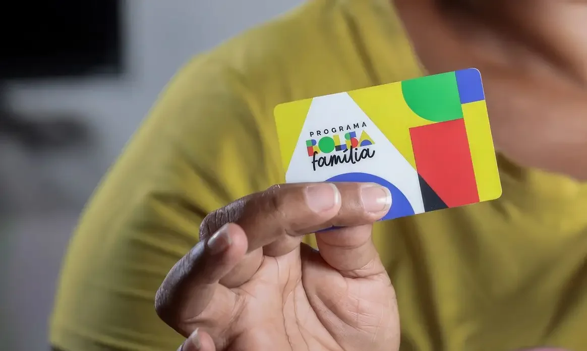 Bolsa Família começa a ser pago com novo valor nesta segunda-feira