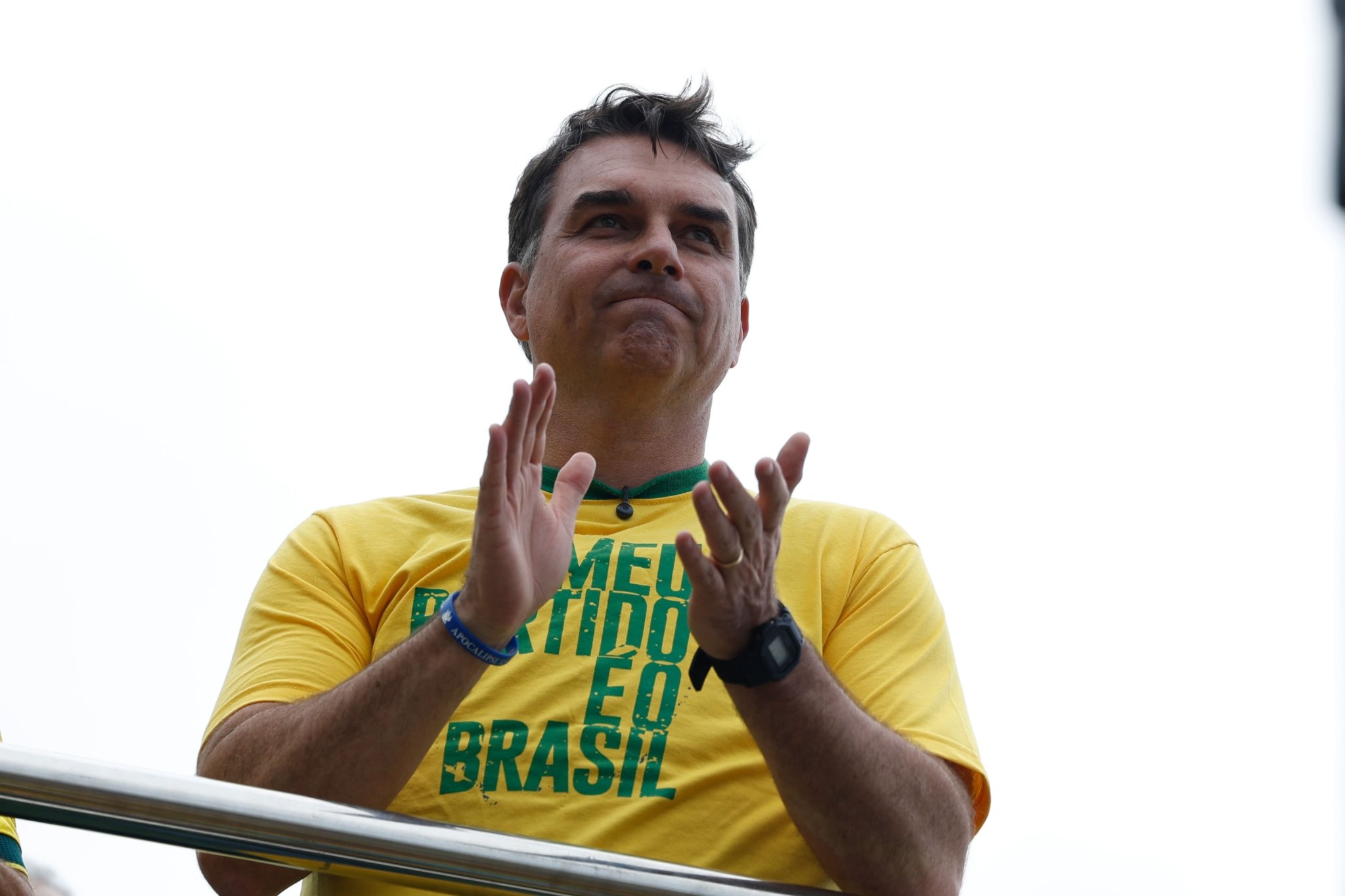 Flávio muda discurso e diz que votará pelo fim da escala 6x1