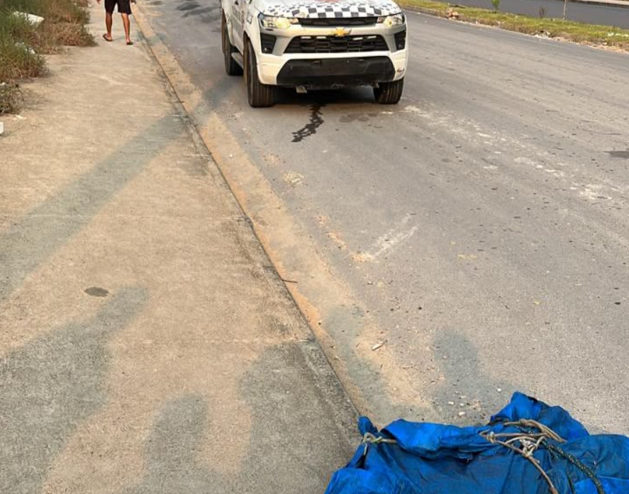 Corpo esquartejado é encontrado dentro de lona com recado de facção na Zona Leste de Manaus