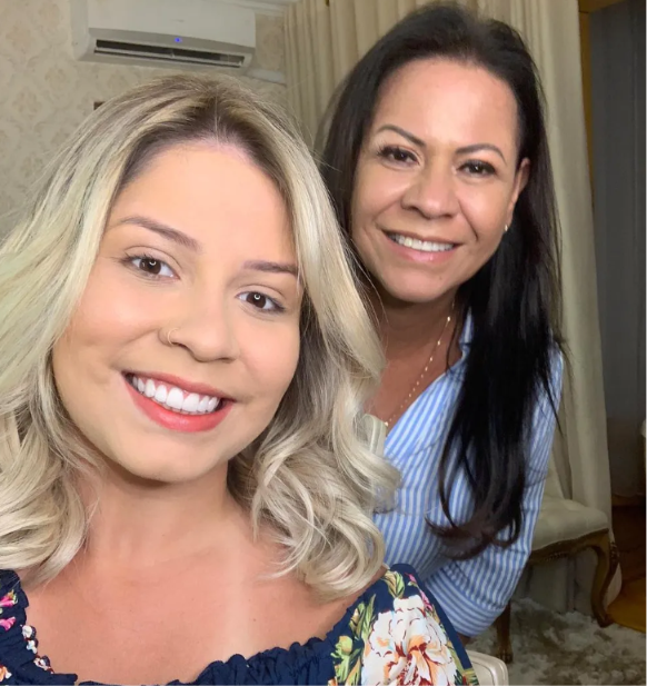 Mãe de Marília Mendonça pede que fãs não postem fotos do acidente da filha