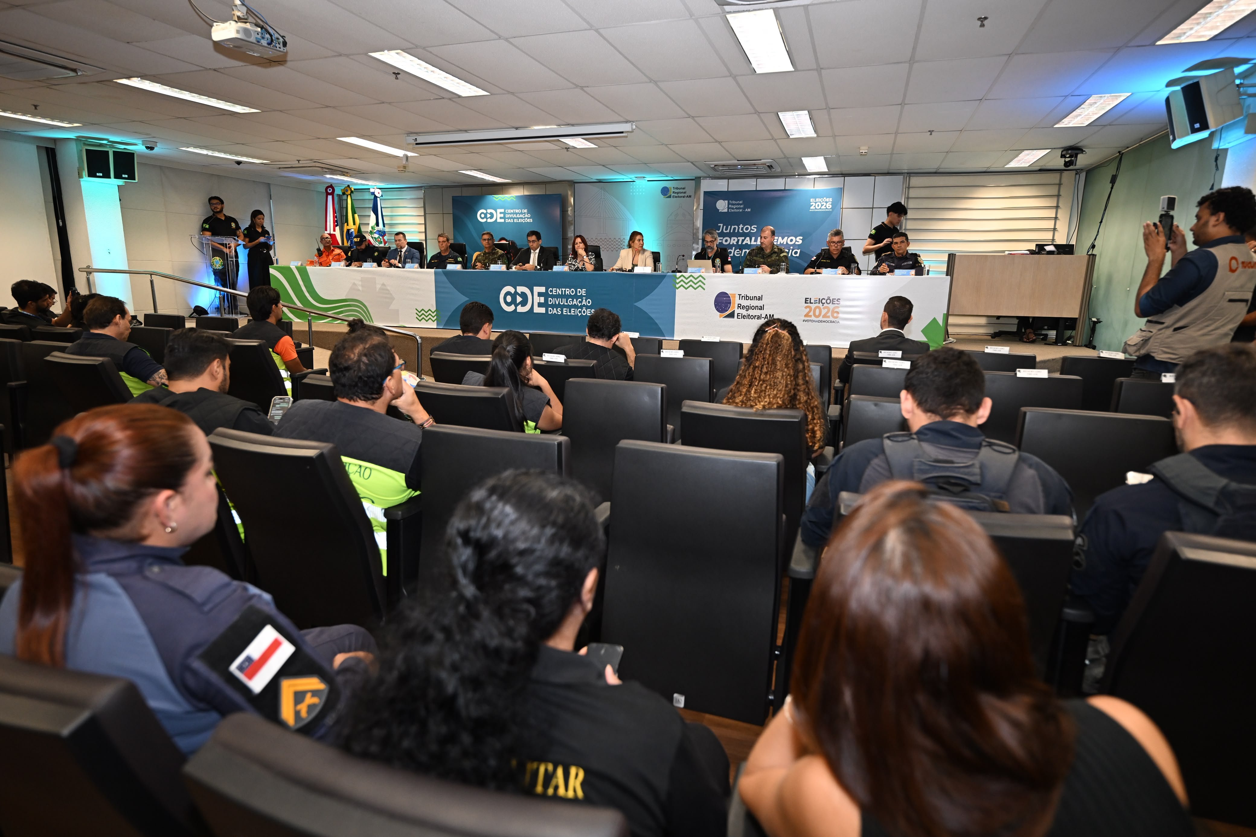 Eleições no Amazonas têm 23 urnas substituídas, cinco prisões e R$ 1,8 milhão apreendido