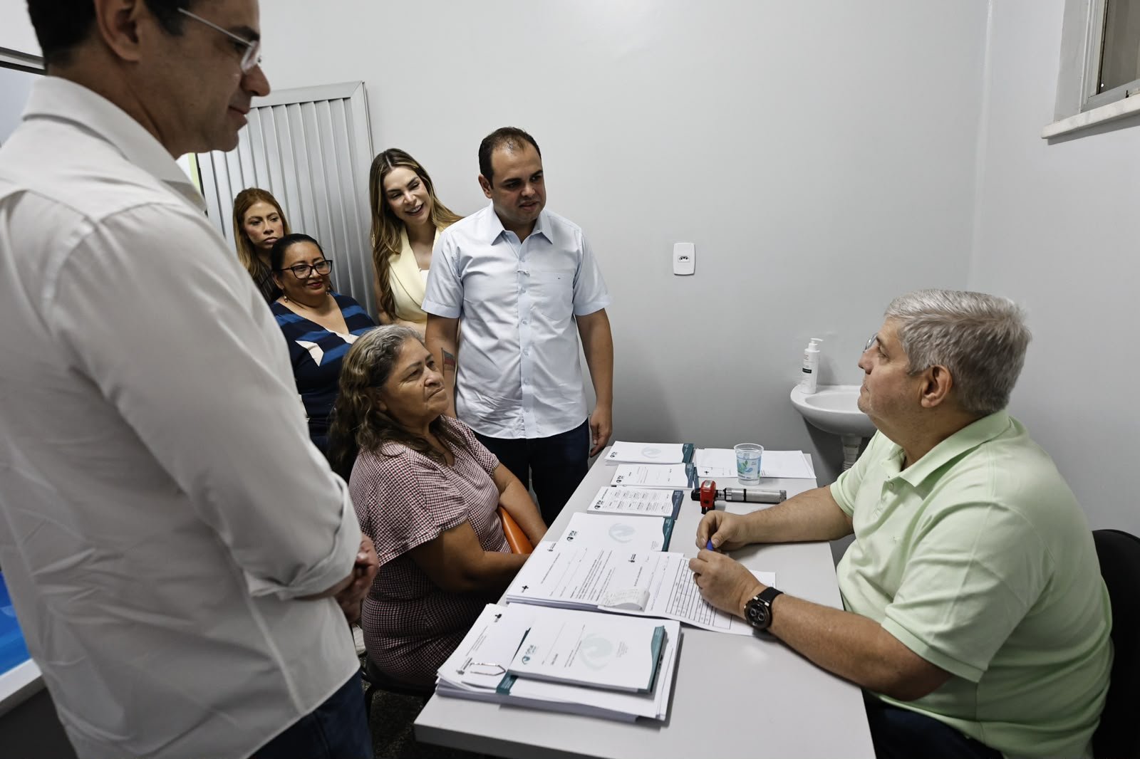 Amazonas entrega óculos e reforça mutirão oftalmológico para idosos em Manaus