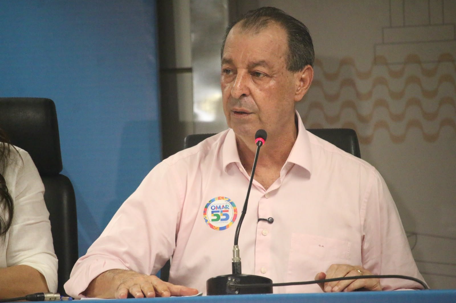 Após vitória nas urnas, Omar Aziz anuncia medidas judiciais por ataques à família