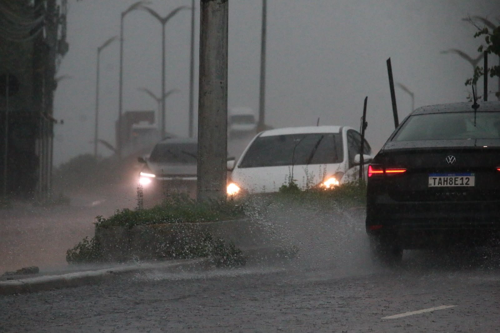 Tempestade desta sexta-feira causa alagamentos em diversos pontos de Manaus; vídeo
