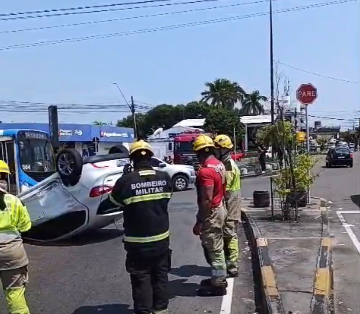 Mulher fica ferida após capotamento de veículo na Zona Centro-Sul de Manaus