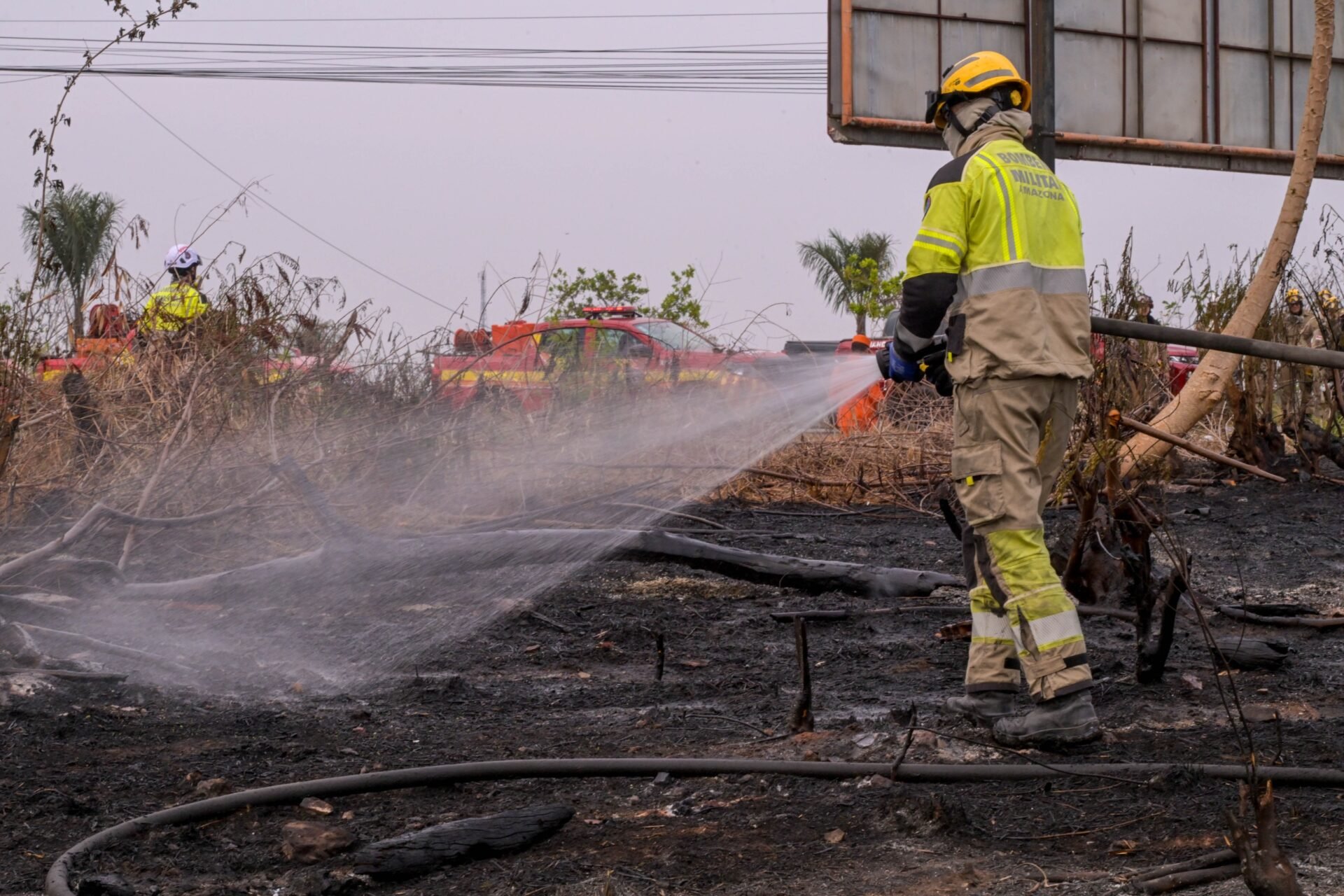 Governo do Amazonas afirma que nunca recusou ajuda federal contra incêndios