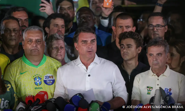 Partido de Flávio Bolsonaro reconhece resultado das eleições