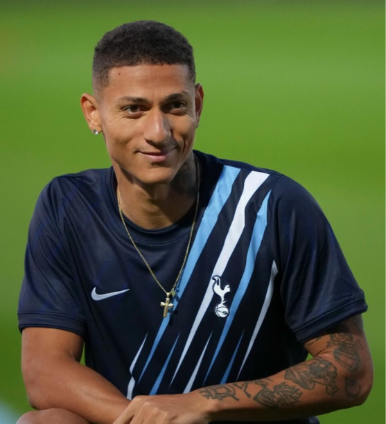 Justiça barra pedido para censurar Richarlison em disputa por ilha