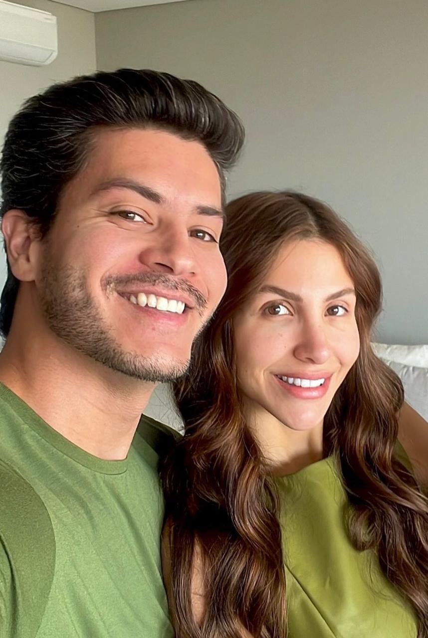 Arthur Aguiar e Jheny Santucci reatam casamento duas semanas após separação